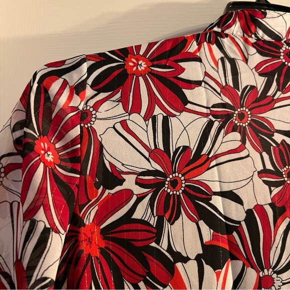 Beautiful floral print women’s blouse with built-in tank top - Picture 6 of 10